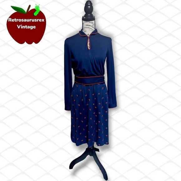 VINTAGE 70s Twee Apple Print Back to School Secretary Dress - Picture 7 of 11